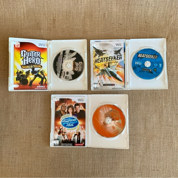 Bundle of 9 Wii Games, 3 Wii Nunchuks and 2 Controller Cases - Picture 4 of 9